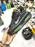 Black Vomero style running sneaker for men