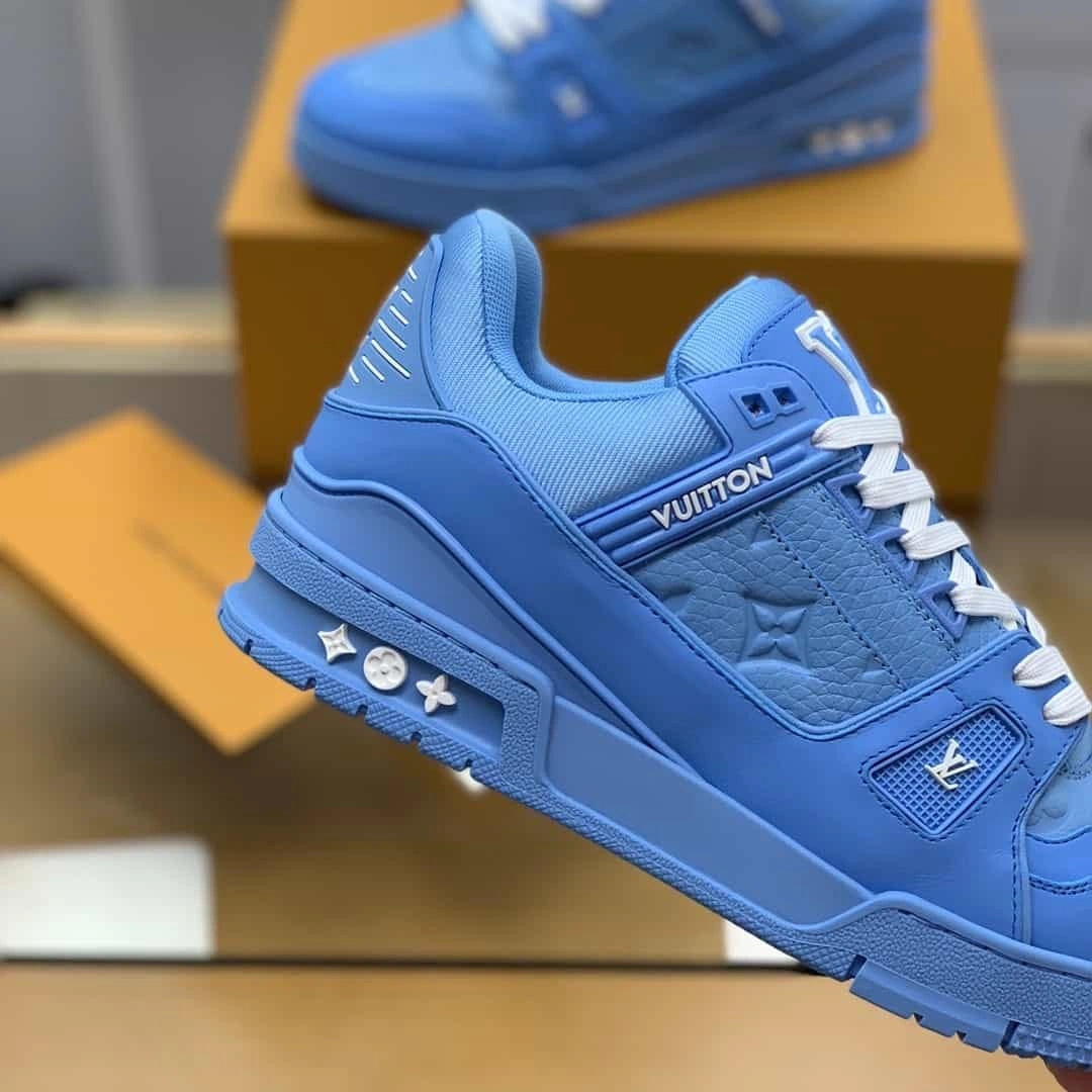 Blue trainer sneakers for men lace-up design