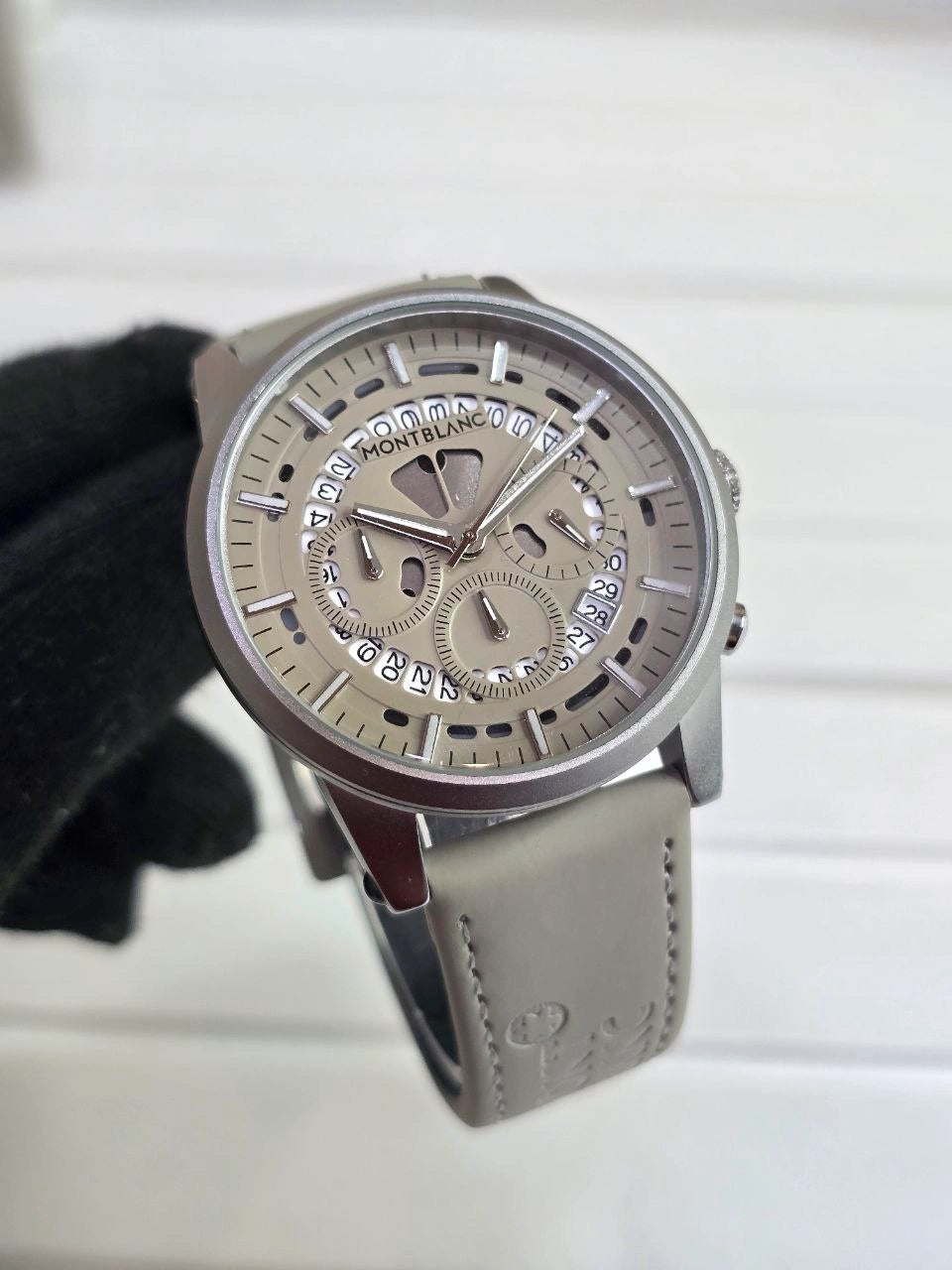 42mm dial men watch close view
