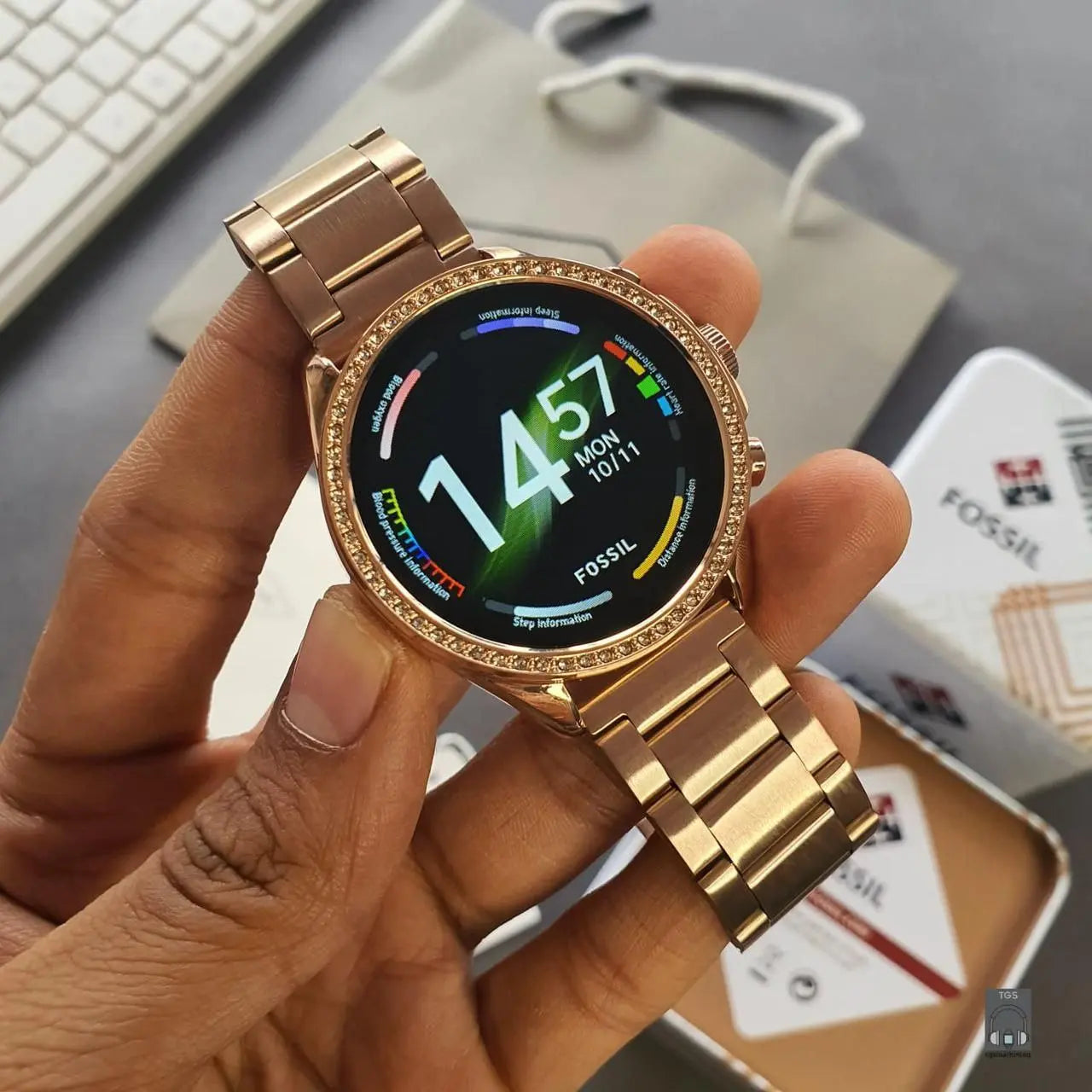 Fossil smartwatch with dual strap metal and silicon