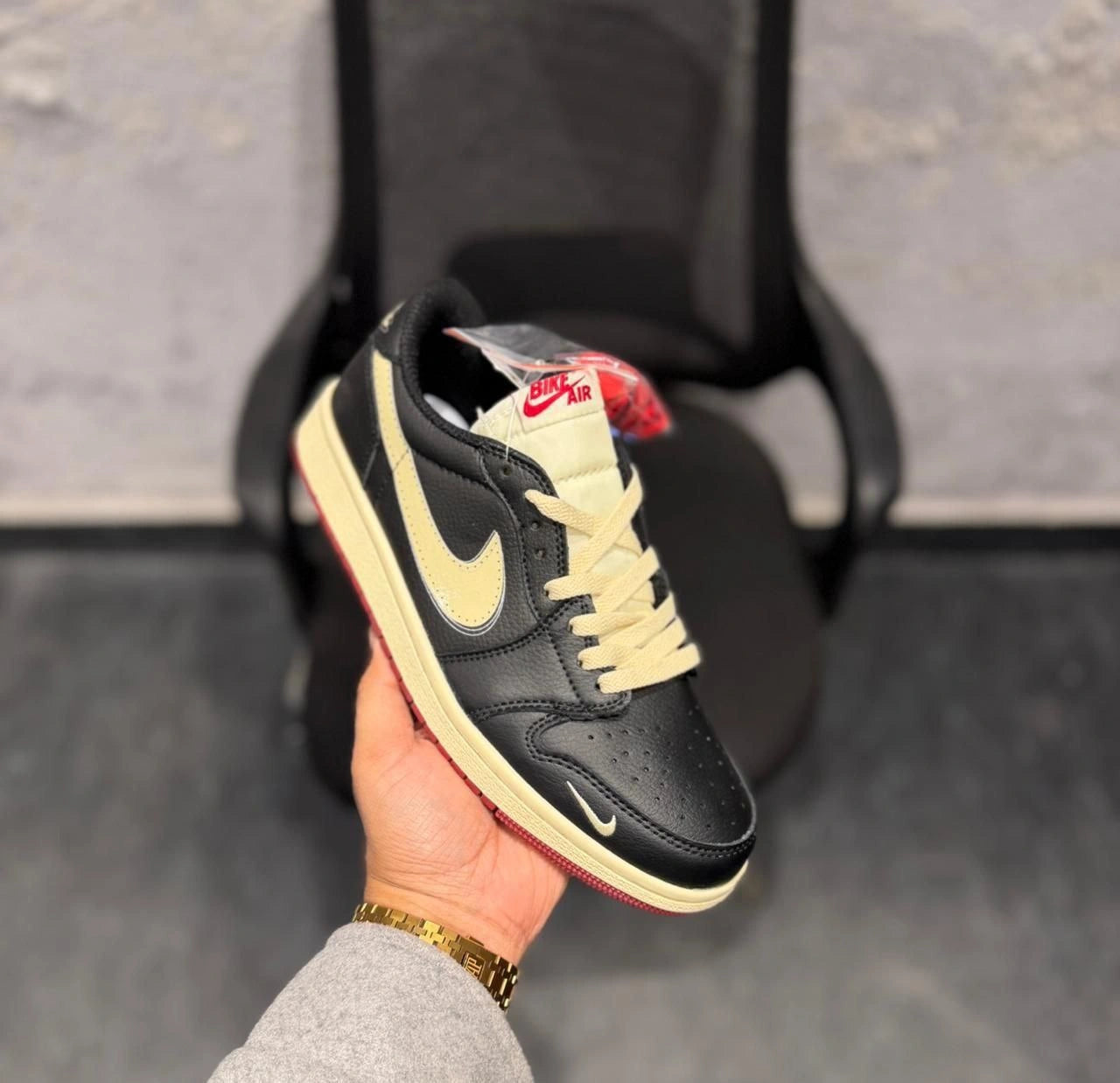 Black premium leather low-top sneakers