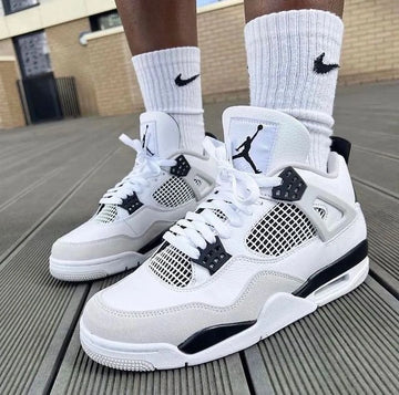Jordan Retro 4 black and white design