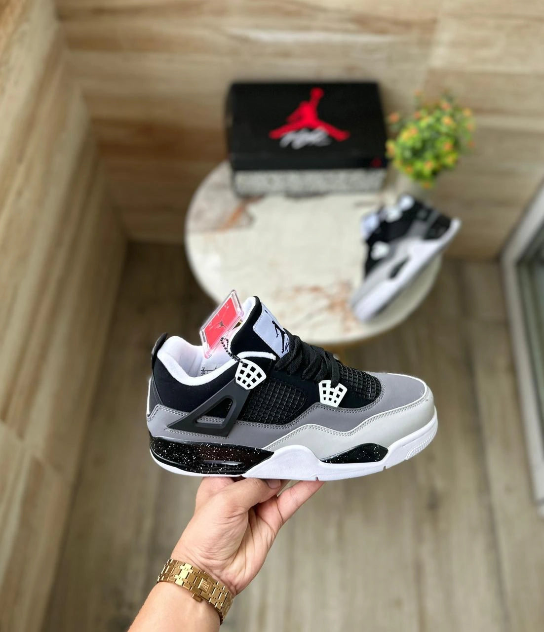 Jordans Retro 4 packaging with original box