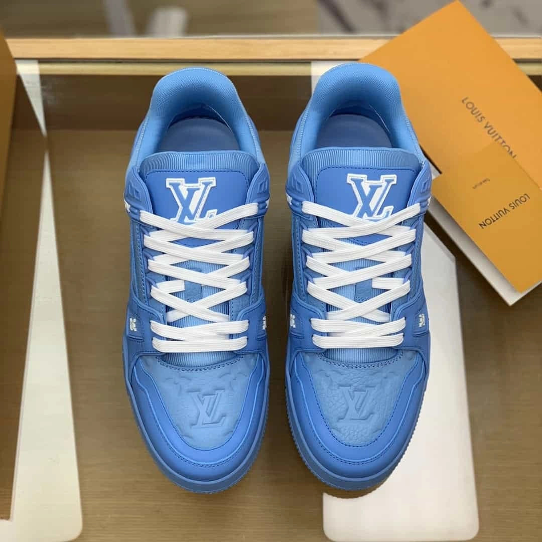 Blue sneakers for men with cushioned sole