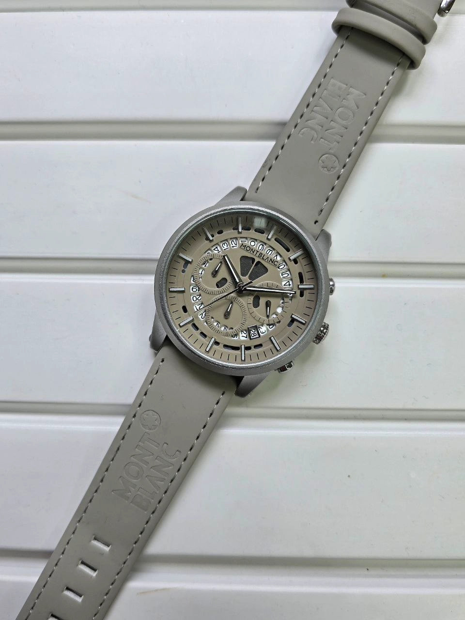 Men office wear chronograph watch
