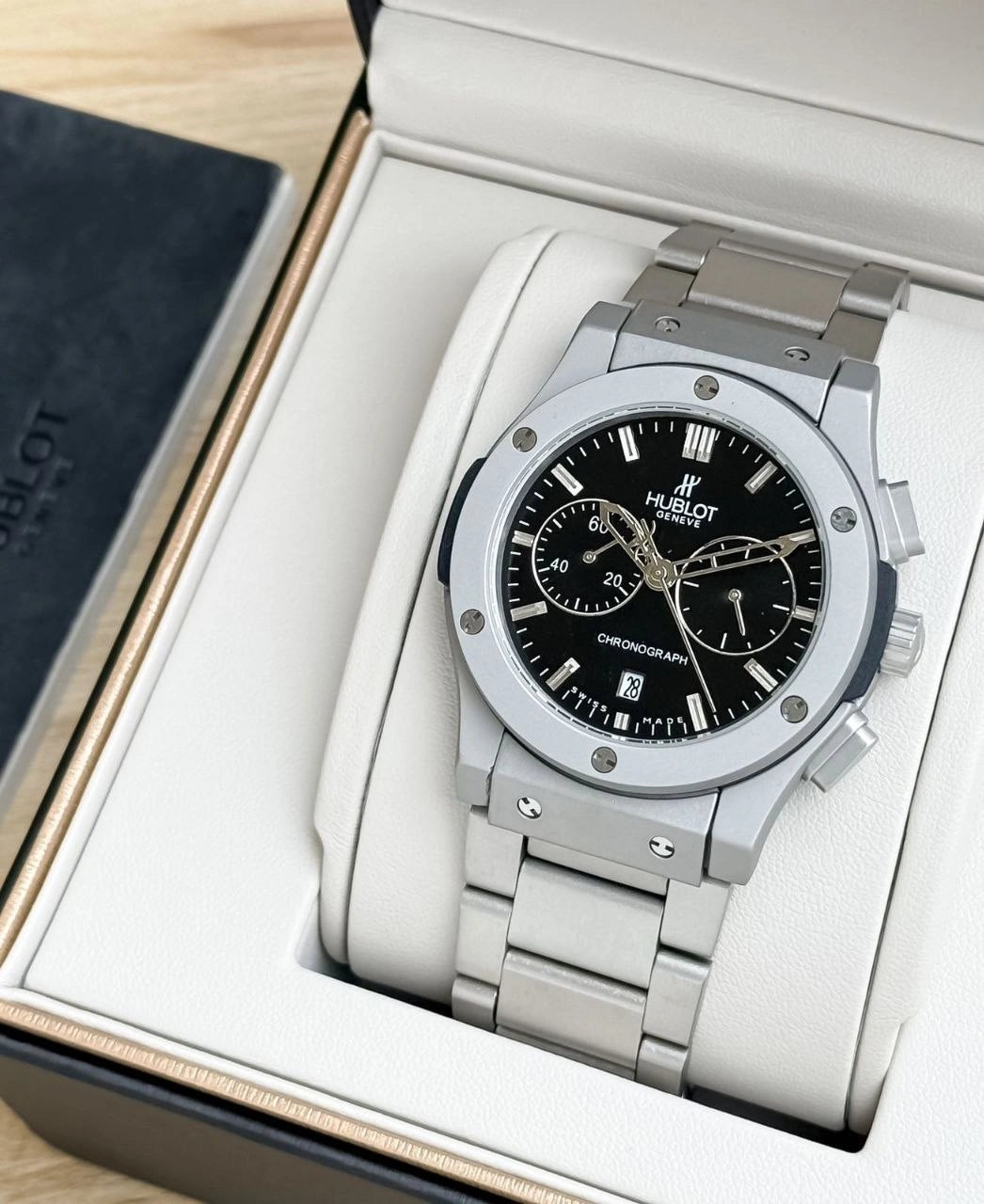 Men formal grey wrist watch