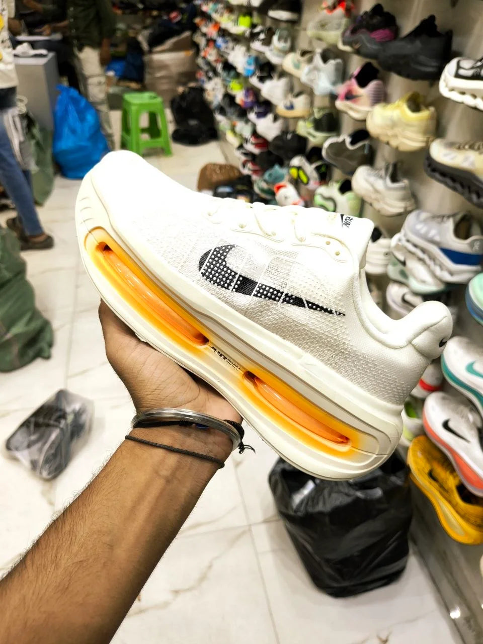 Sporty casual sneakers for men in three colours