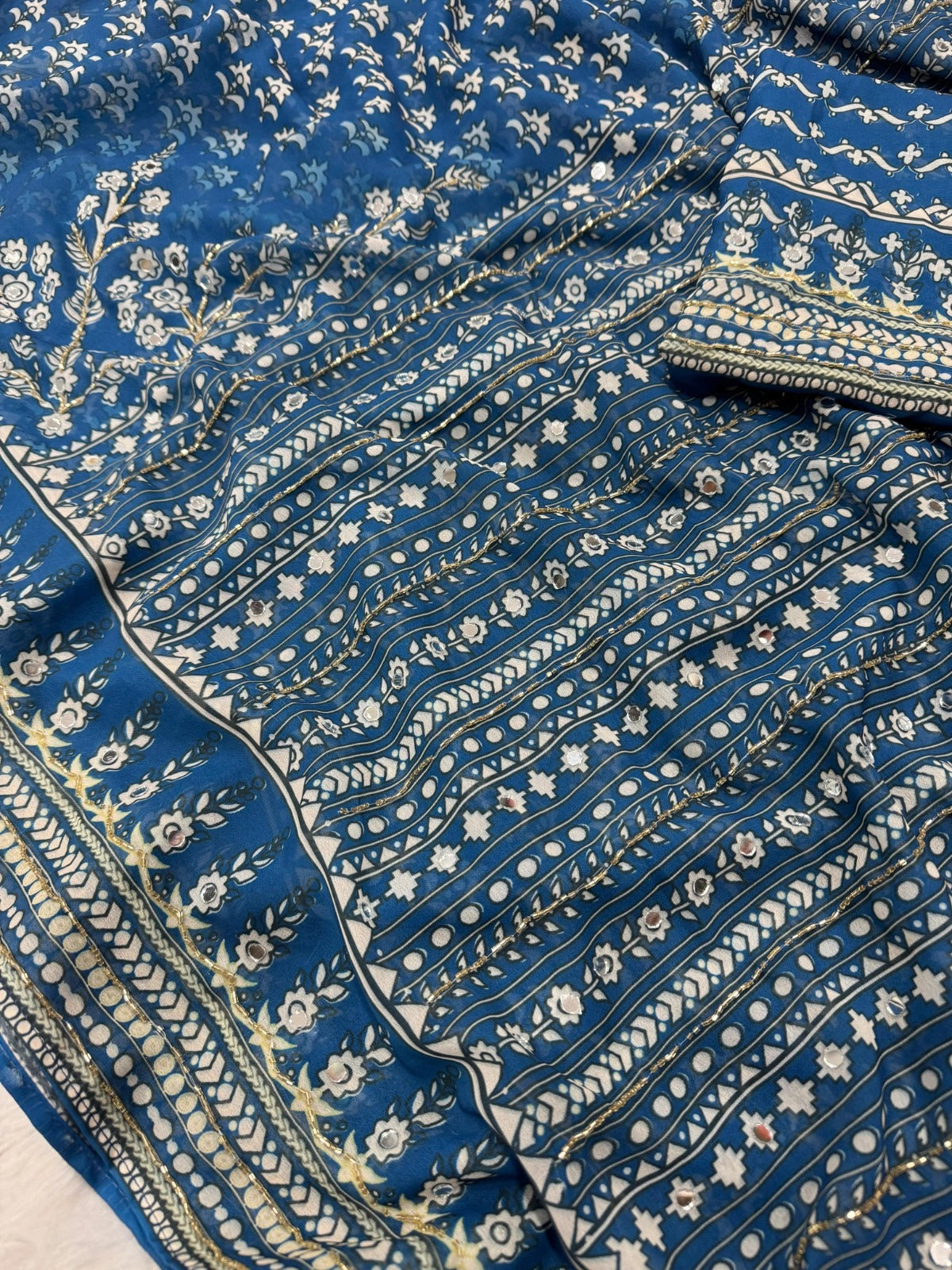 elegant women saree mirror work