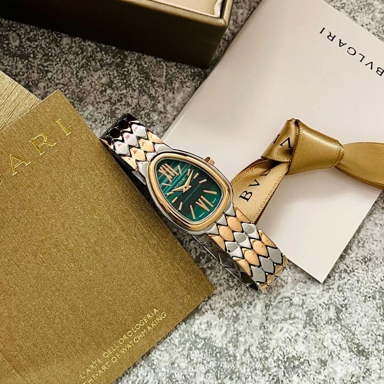 Party wear ladies analog watch
