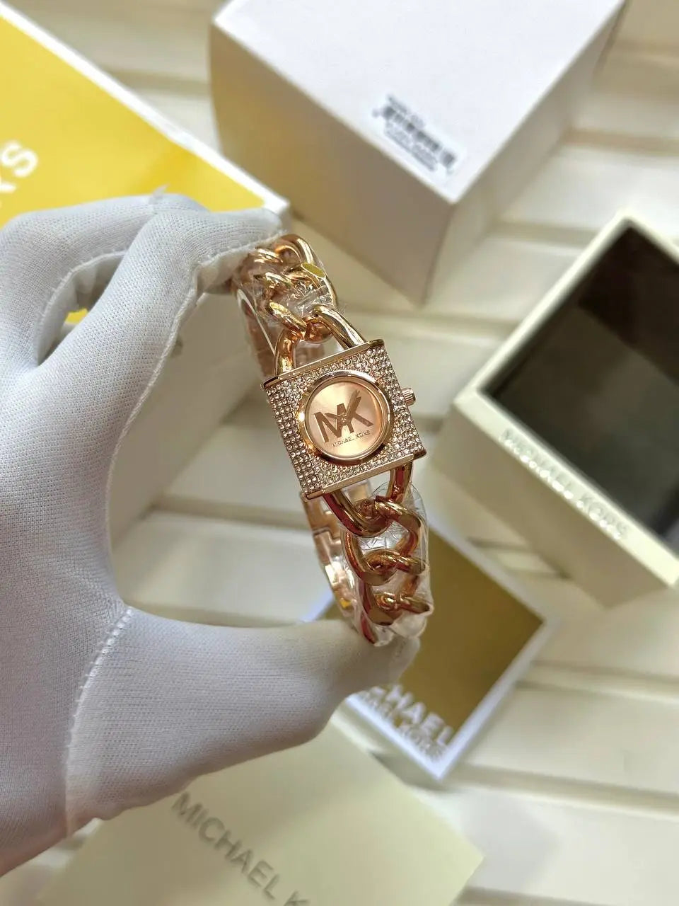 Michael Kors Rose Gold Luxury Women’s Watch – Stylish and Trendy for Her NextBuy