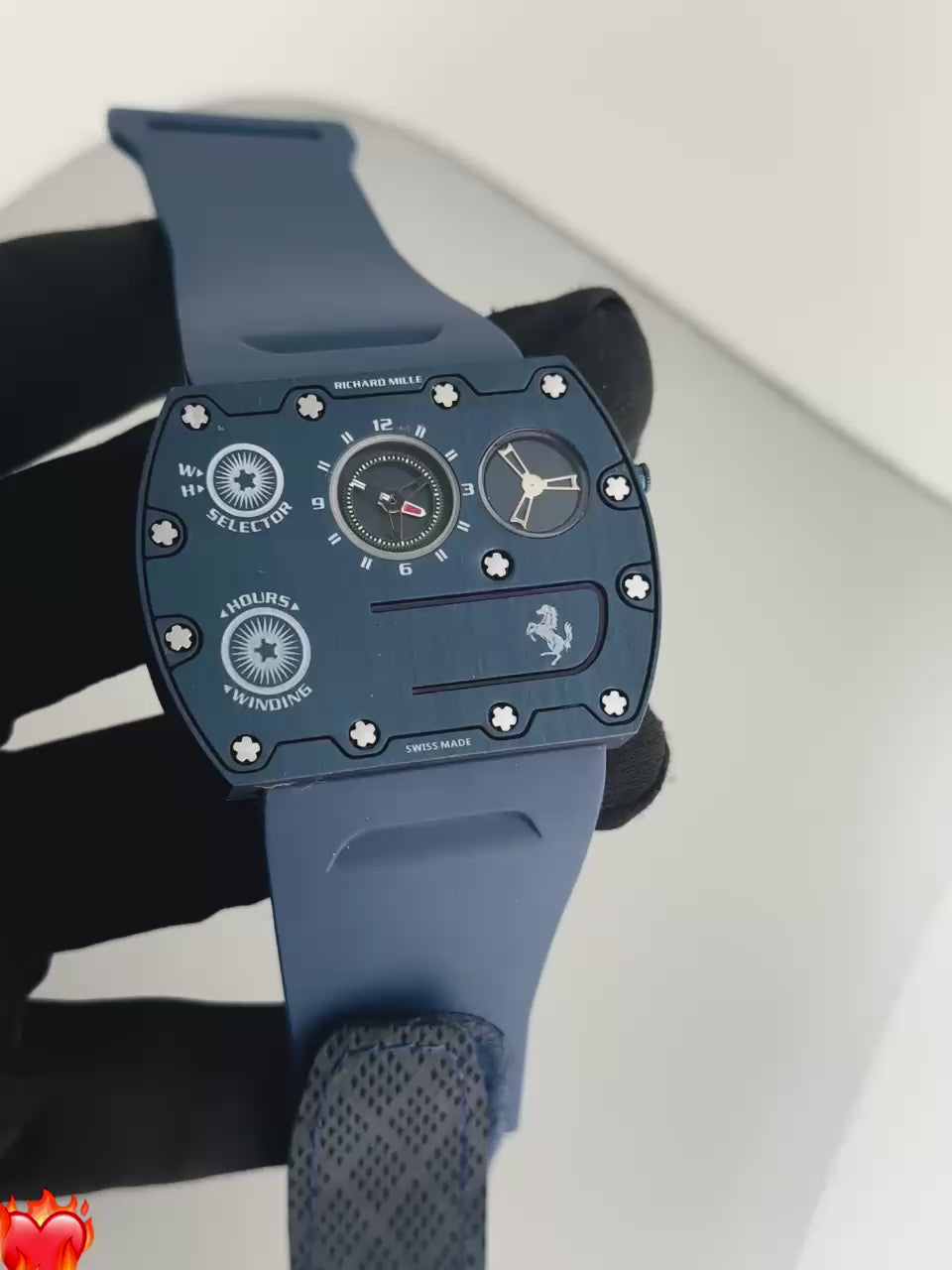 modern design men’s watch front view