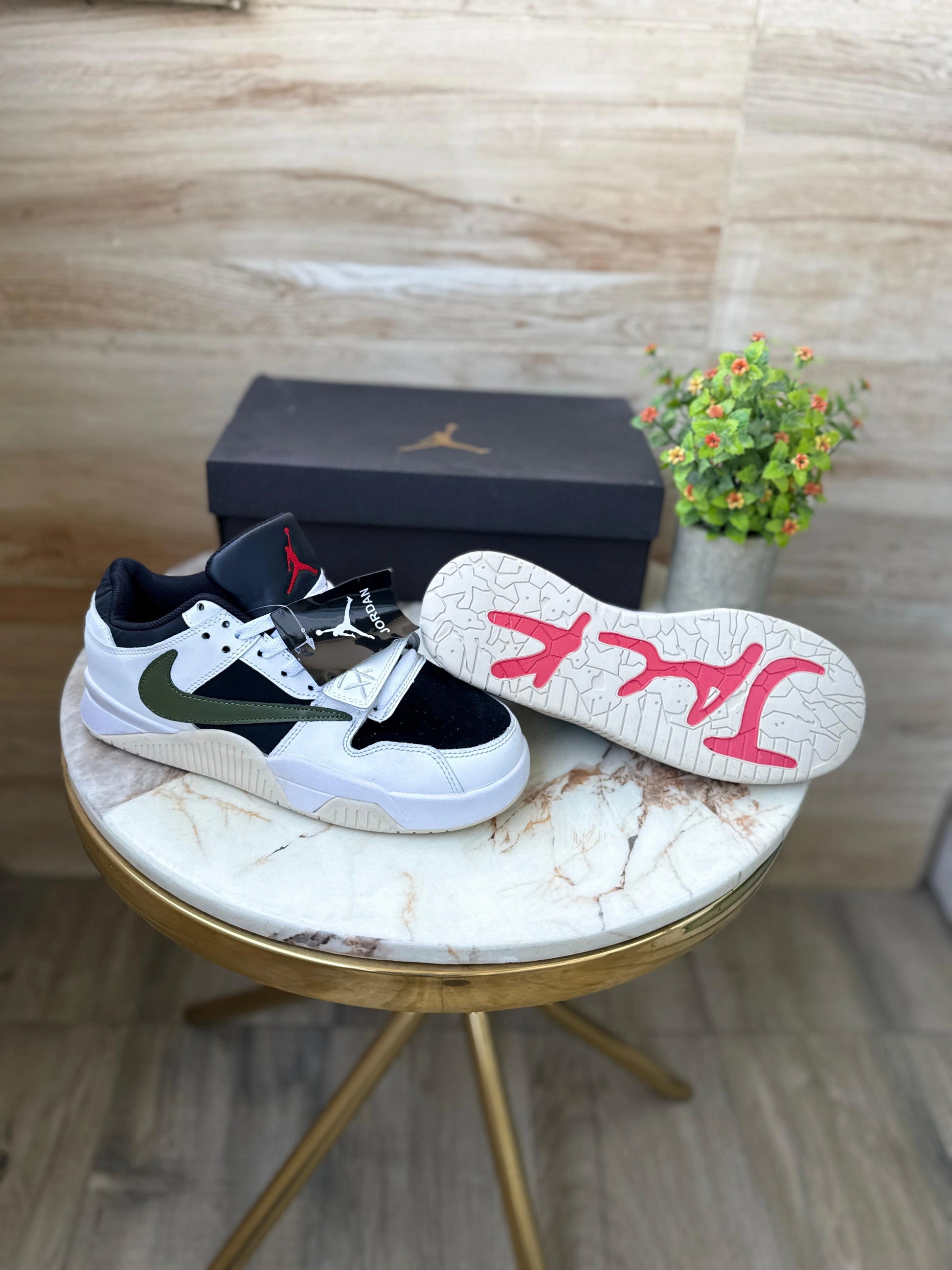 Back view of Jordans Noire EU size 44