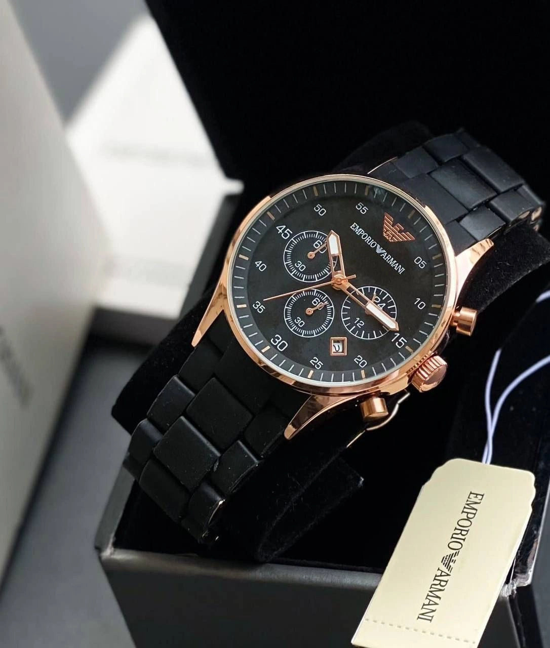 Silicone strap men's wristwatch side view
