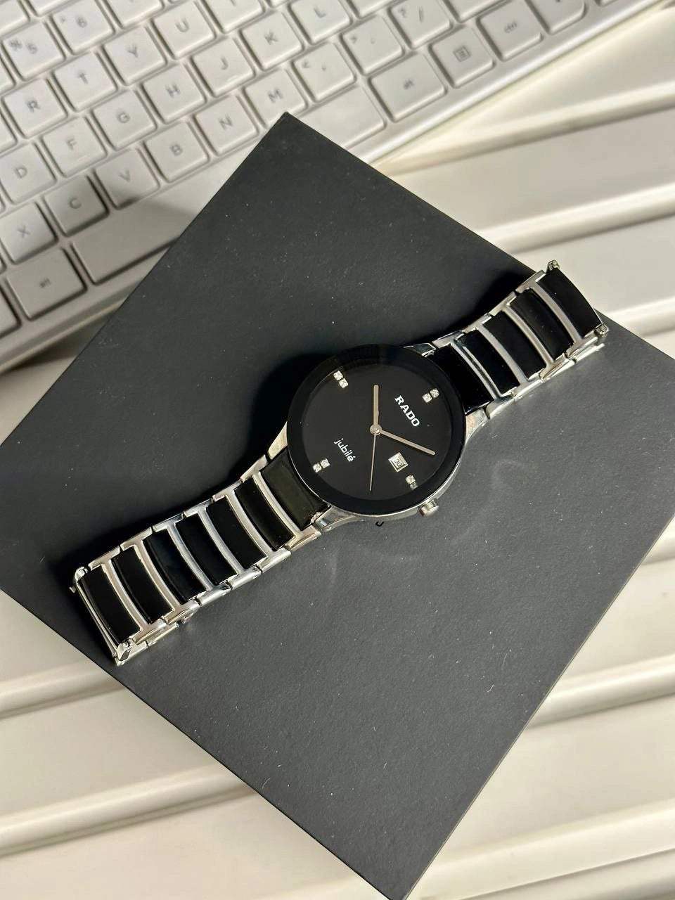 Women’s ceramic watch side profile